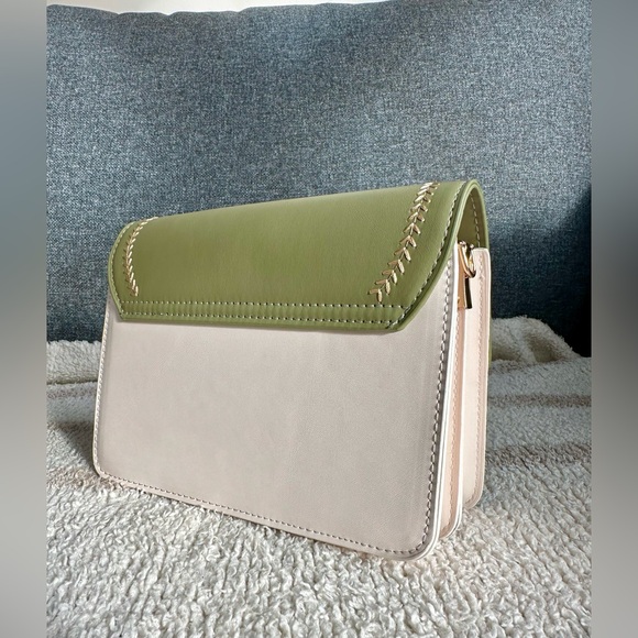Brand New Crossbody Bag💚 - Picture 12 of 13